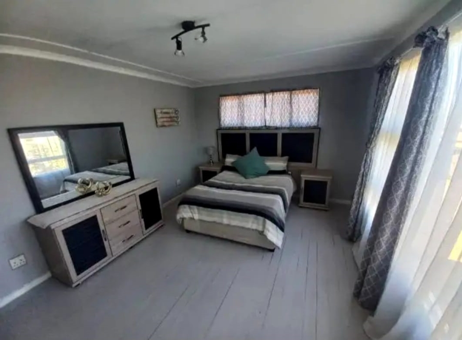 5 Bedroom Property for Sale in C Place Eastern Cape